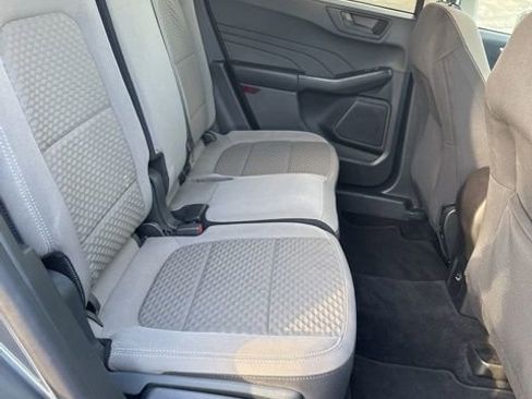 Used 2022 Ford Escape SE image 32