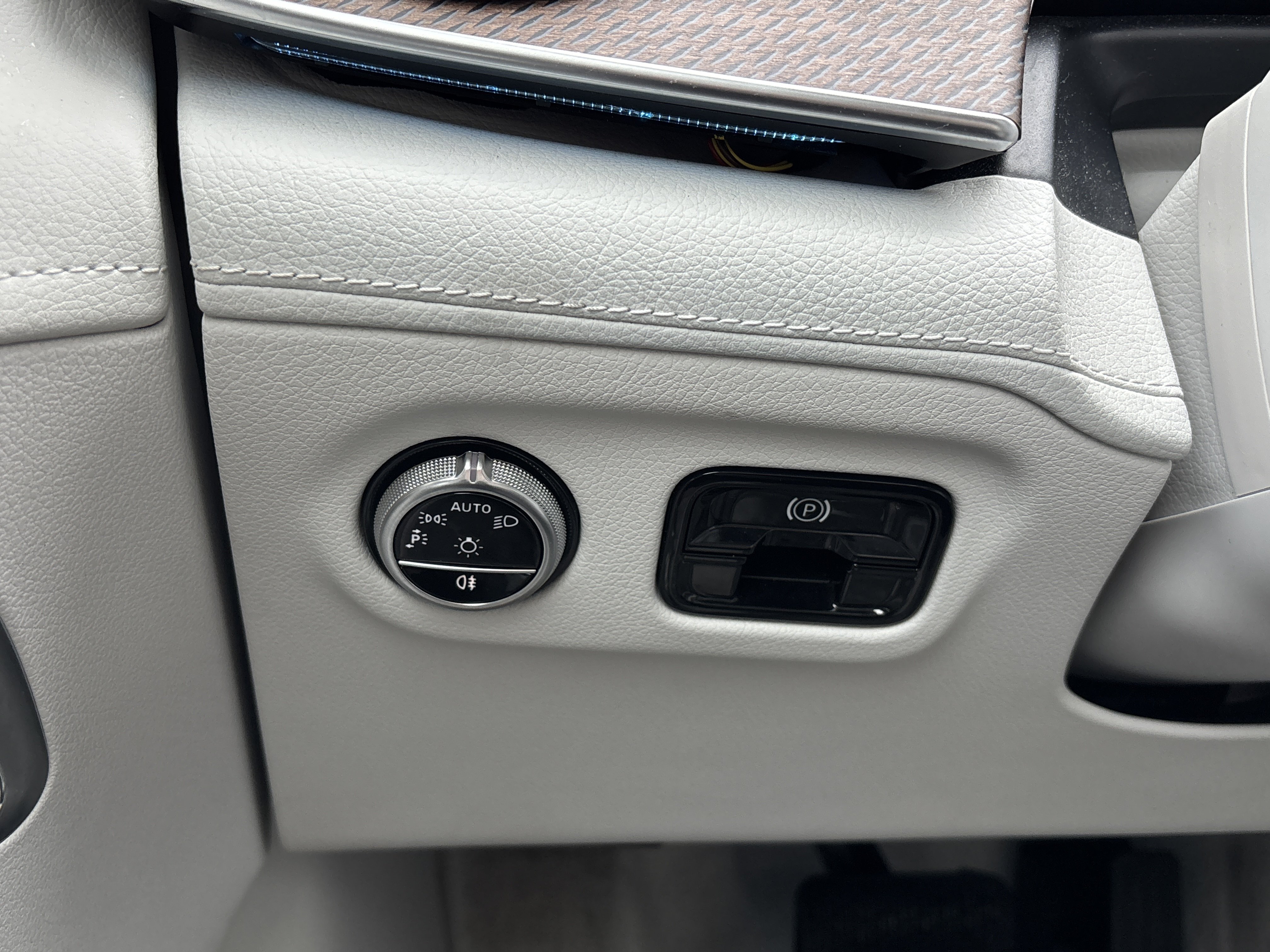 Used 2023 Mercedes-Benz EQE 350+ 4MATIC Sedan w/ Exclusive Trim Package image 29