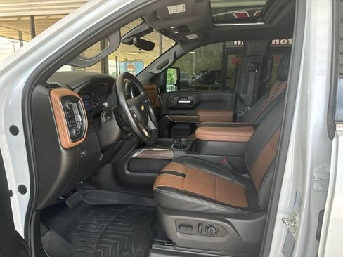 Used 2023 Chevrolet Silverado 2500 High Country w/ Z71 Off-Road Package AWD/4WD image 8
