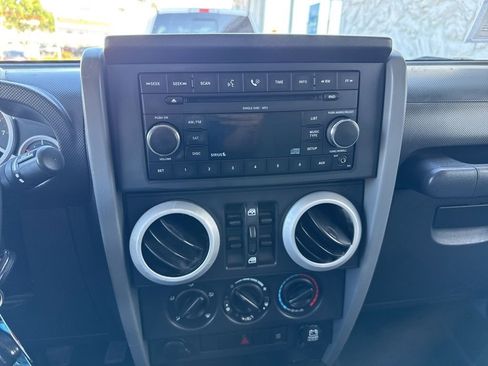 Used 2008 Jeep Wrangler Unlimited Sahara w/ Dual Top Group AWD/4WD image 18