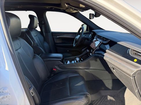 Used 2023 Jeep Grand Cherokee Overland w/ Luxury Tech Group IV image 15