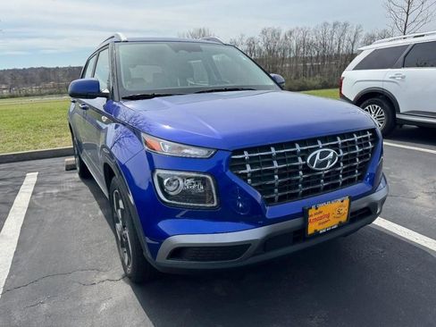 Certified 2025 Hyundai Venue Limited image 2