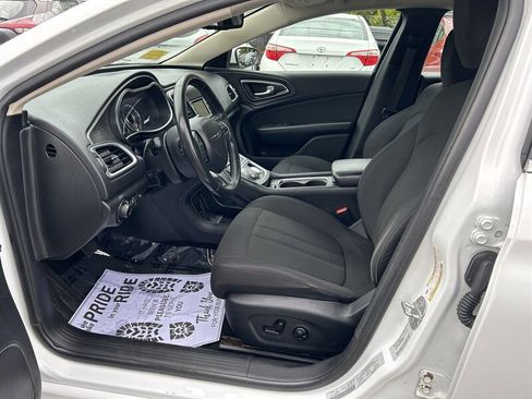 Used 2016 Chrysler 200 Limited w/ Convenience Group image 9