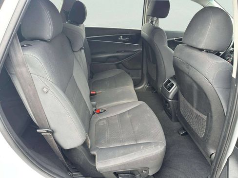 Used 2020 Kia Sorento LX w/ LX I4 Convenience Package image 14