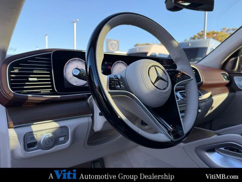 Certified 2024 Mercedes-Benz Maybach GLS 600 4MATIC image 17