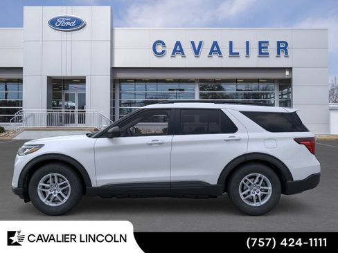 Used 2026 Ford Explorer Active AWD/4WD image 3