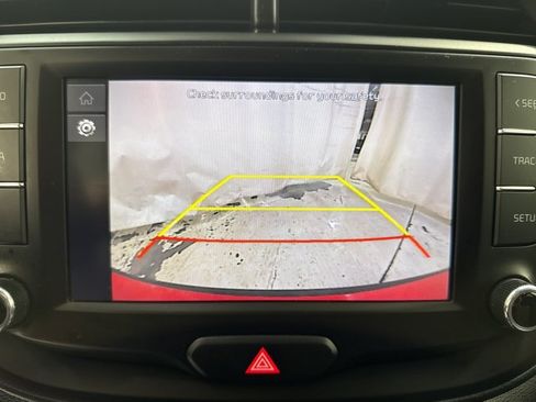 Certified 2023 Kia Soul LX w/ LX Technology Package FWD image 21