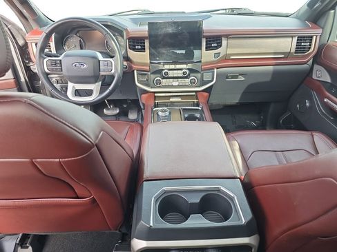 Used 2024 Ford Expedition Limited image 11