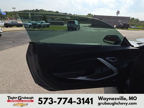 Used 2020 Chevrolet Camaro SS RWD image 12