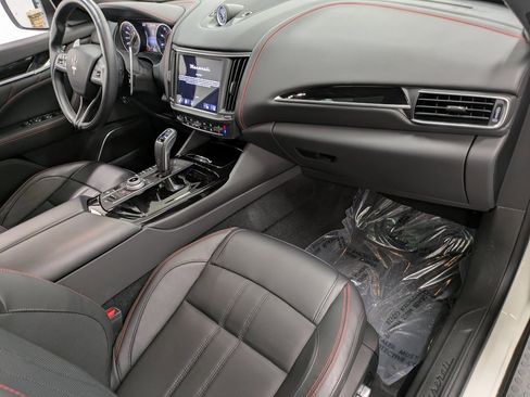 Used 2024 Maserati Levante GT Ultima image 29