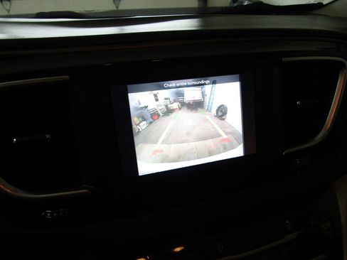 Used 2020 Chrysler Voyager L FWD image 14