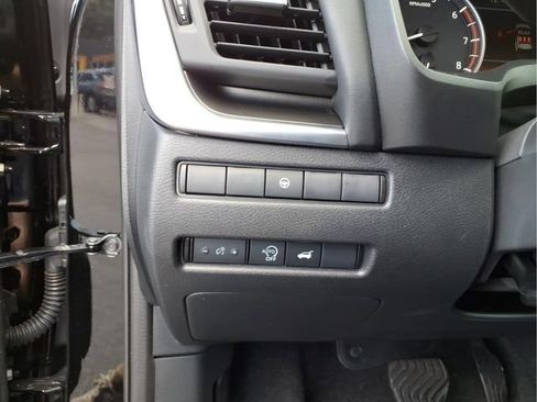 Used 2025 Nissan Rogue SV AWD/4WD image 22