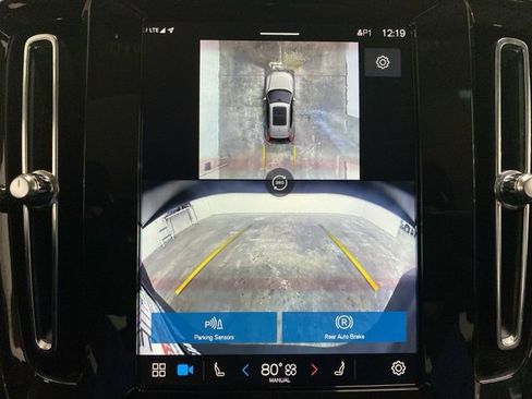 Used 2025 Volvo XC40 B5 Plus image 53