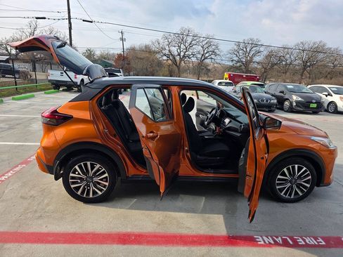 Used 2022 Nissan Kicks SV FWD image 33