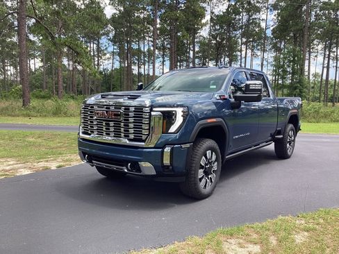 New 2026 GMC Sierra 2500 Denali w/ Denali Reserve Package AWD/4WD image 1