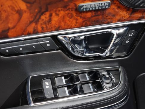 Used 2018 Jaguar XJ R-Sport image 22