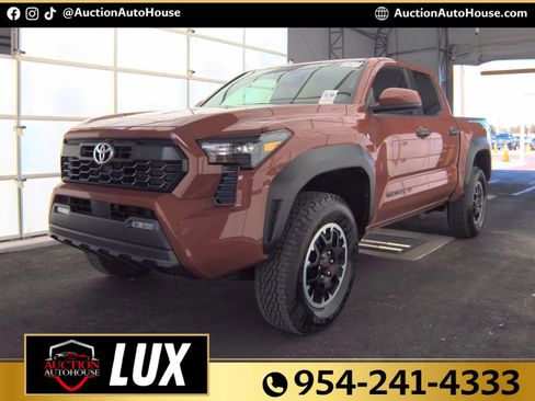 Used 2025 Toyota Tacoma TRD Off-Road image 1