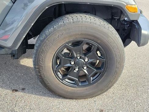 Used 2022 Jeep Gladiator Sport image 8