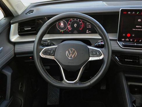 Used 2026 Volkswagen Tiguan SE FWD image 23