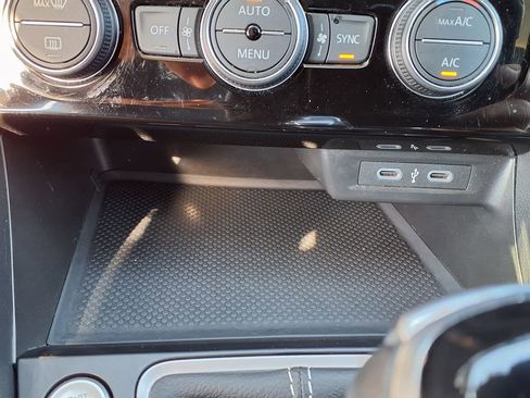 Used 2023 Volkswagen Jetta SE image 23