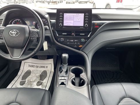 Used 2024 Toyota Camry SE image 11