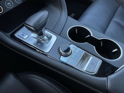 Used 2025 Genesis G70 2.5T image 34