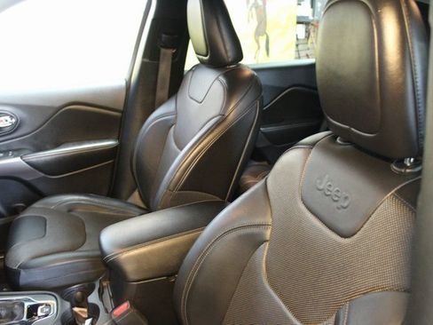 Used 2019 Jeep Cherokee Limited w/ Luxury Group image 19