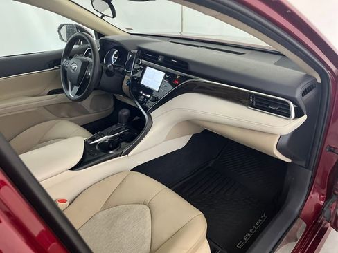 Used 2018 Toyota Camry LE image 23
