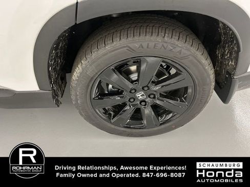 Certified 2025 Honda Pilot Black Edition image 4