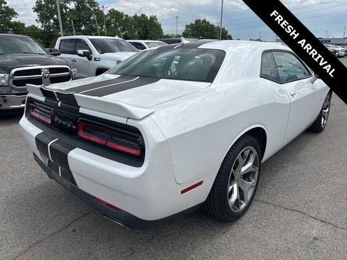 Used 2016 Dodge Challenger SXT Plus RWD image 4