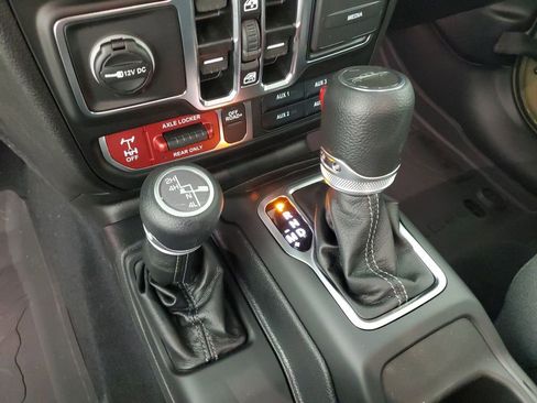 New 2025 Jeep Gladiator Willys image 19