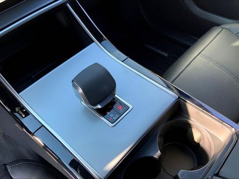 New 2025 Land Rover Range Rover Velar S image 8