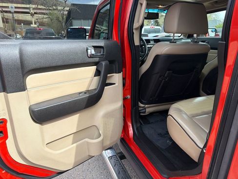 Used 2009 HUMMER H3T Luxury image 11
