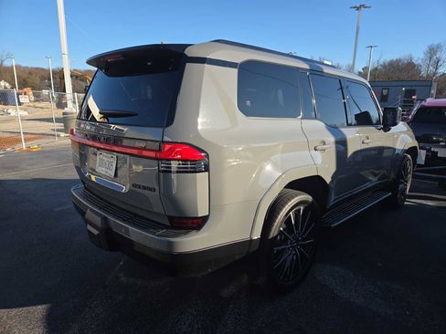 Used 2024 Lexus GX 550 image 4