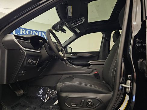 New 2025 Jeep Grand Cherokee Laredo X w/ Luxury Tech Group I image 14