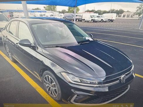Used 2025 Volkswagen Jetta SE FWD image 3