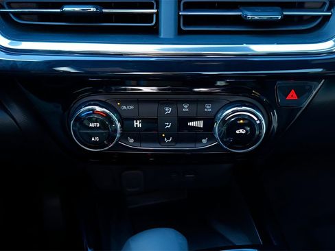 Certified 2025 Chevrolet Trax RS w/ Sunroof Package image 16