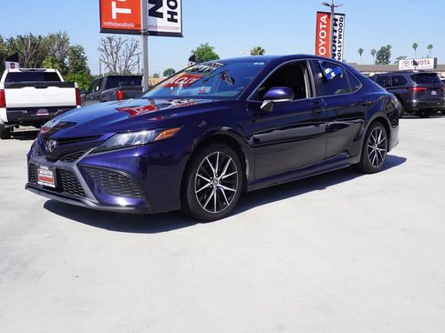 Used 2022 Toyota Camry SE w/ Convenience Package image 5
