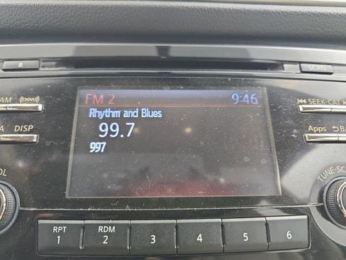 Used 2015 Nissan Rogue S image 17