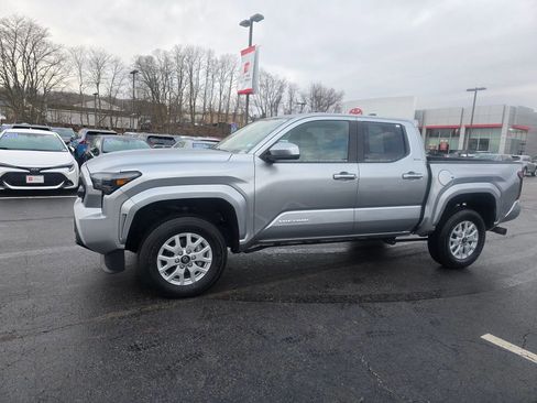 Certified 2024 Toyota Tacoma SR5 AWD/4WD image 3