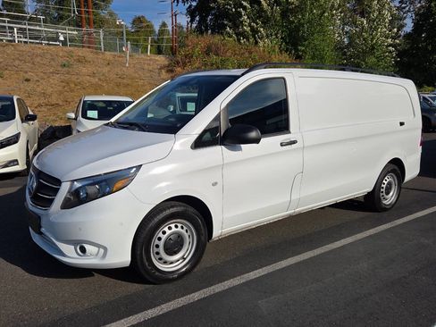 Used 2023 Mercedes-Benz Metris image 3