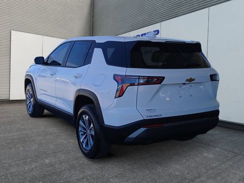 New 2026 Chevrolet Equinox LT w/ Convenience Package II image 3