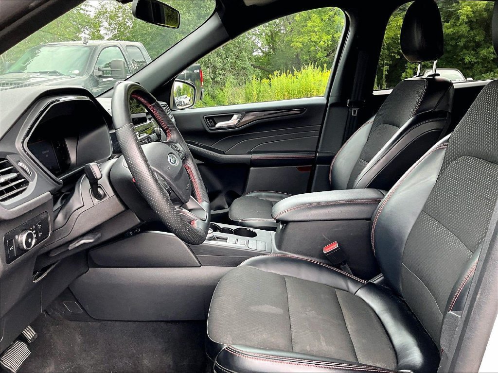 Used 2025 Ford Escape ST-Line Select AWD/4WD image 4