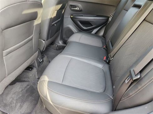 Used 2022 Chevrolet Trax LT w/ LT Convenience Package image 22