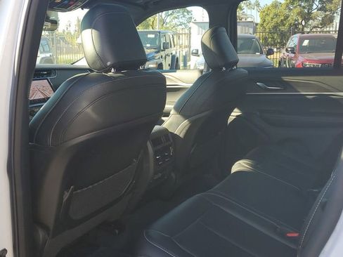 New 2025 Jeep Grand Cherokee Limited image 16