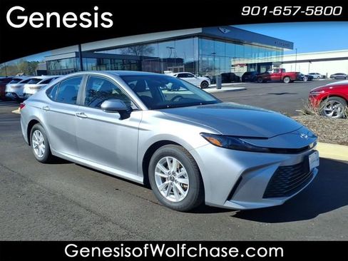 Used 2025 Toyota Camry LE FWD image 27