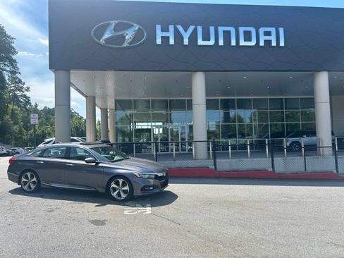 Used 2018 Honda Accord Touring image 1
