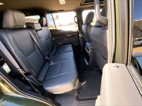 Used 2025 Lexus GX 550 w/ Accessory Package (2T) image 18