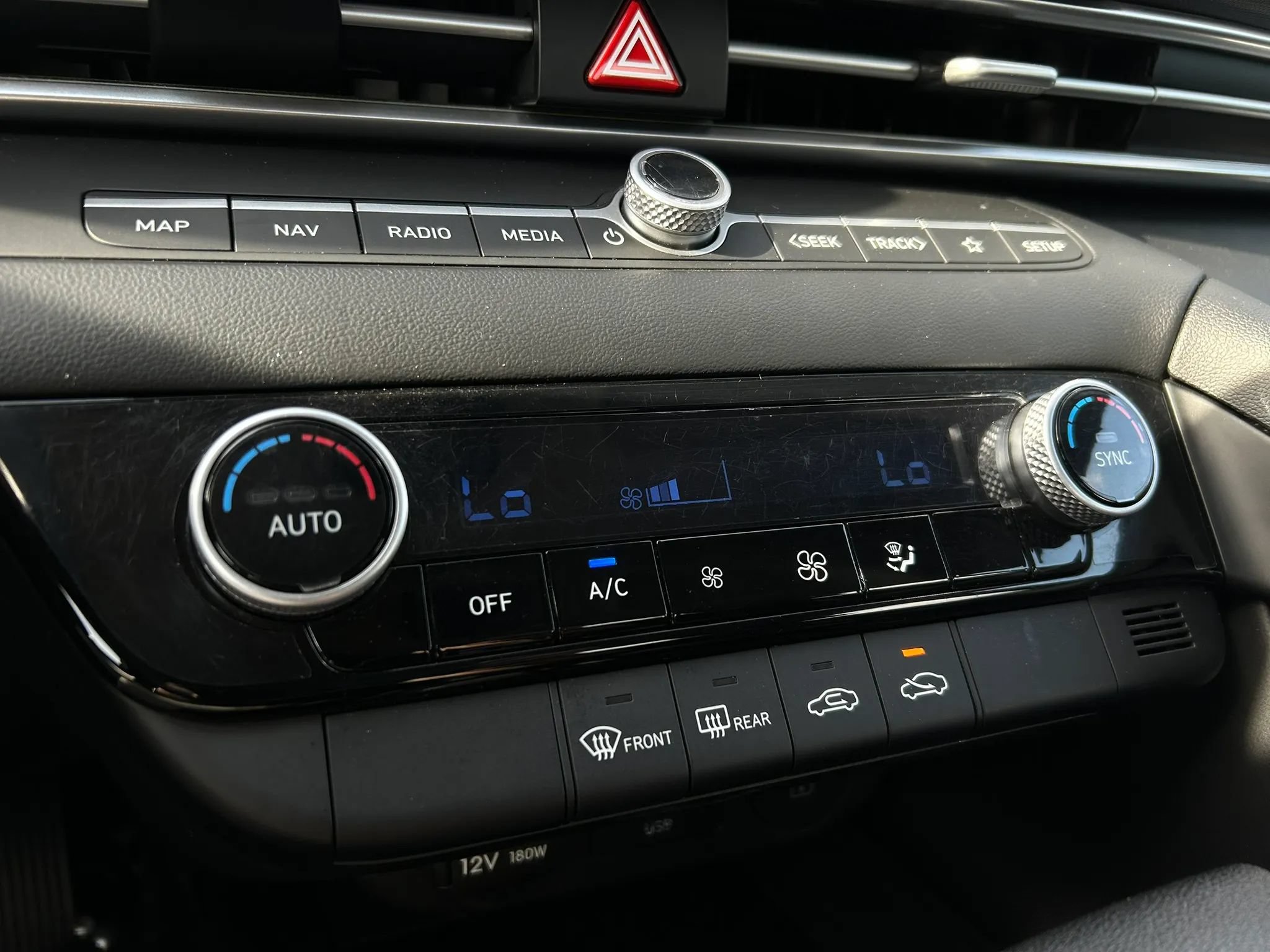 Used 2024 Hyundai Elantra SEL FWD image 25