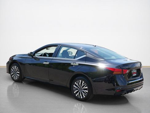 Certified 2023 Nissan Altima 2.5 SV w/ SV Premium Package AWD/4WD image 5